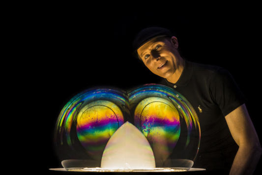 Leuchtende Seifenblasen Kuppel
